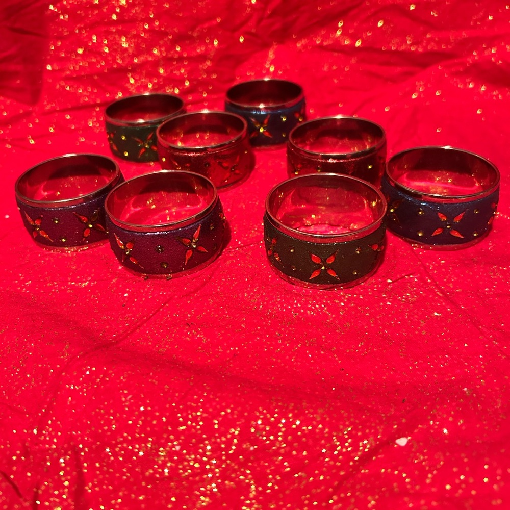 8 Pier One napkin rings 2 each of red- green- purple- blue-new/ like new